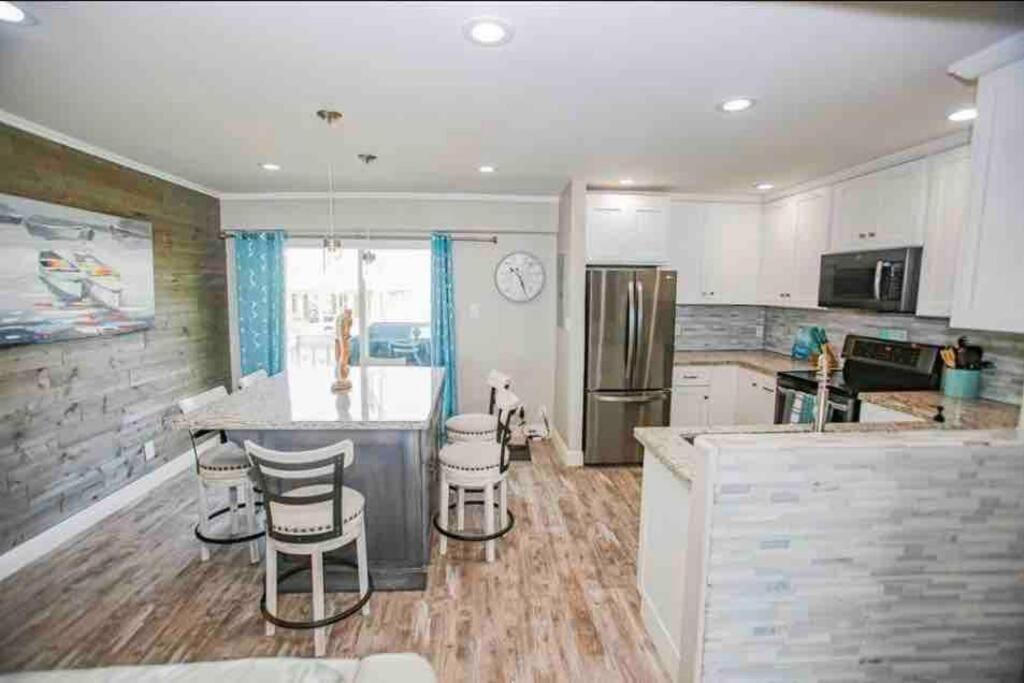 Beachfront Retreat! 3 Steps To Walkover! Surfside Beach Extérieur photo