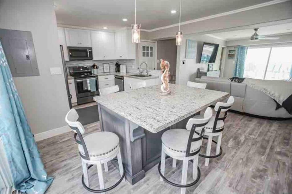 Beachfront Retreat! 3 Steps To Walkover! Surfside Beach Extérieur photo